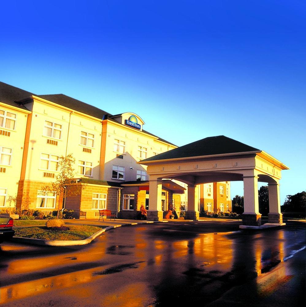 Days Inn By Wyndham Орилия Екстериор снимка