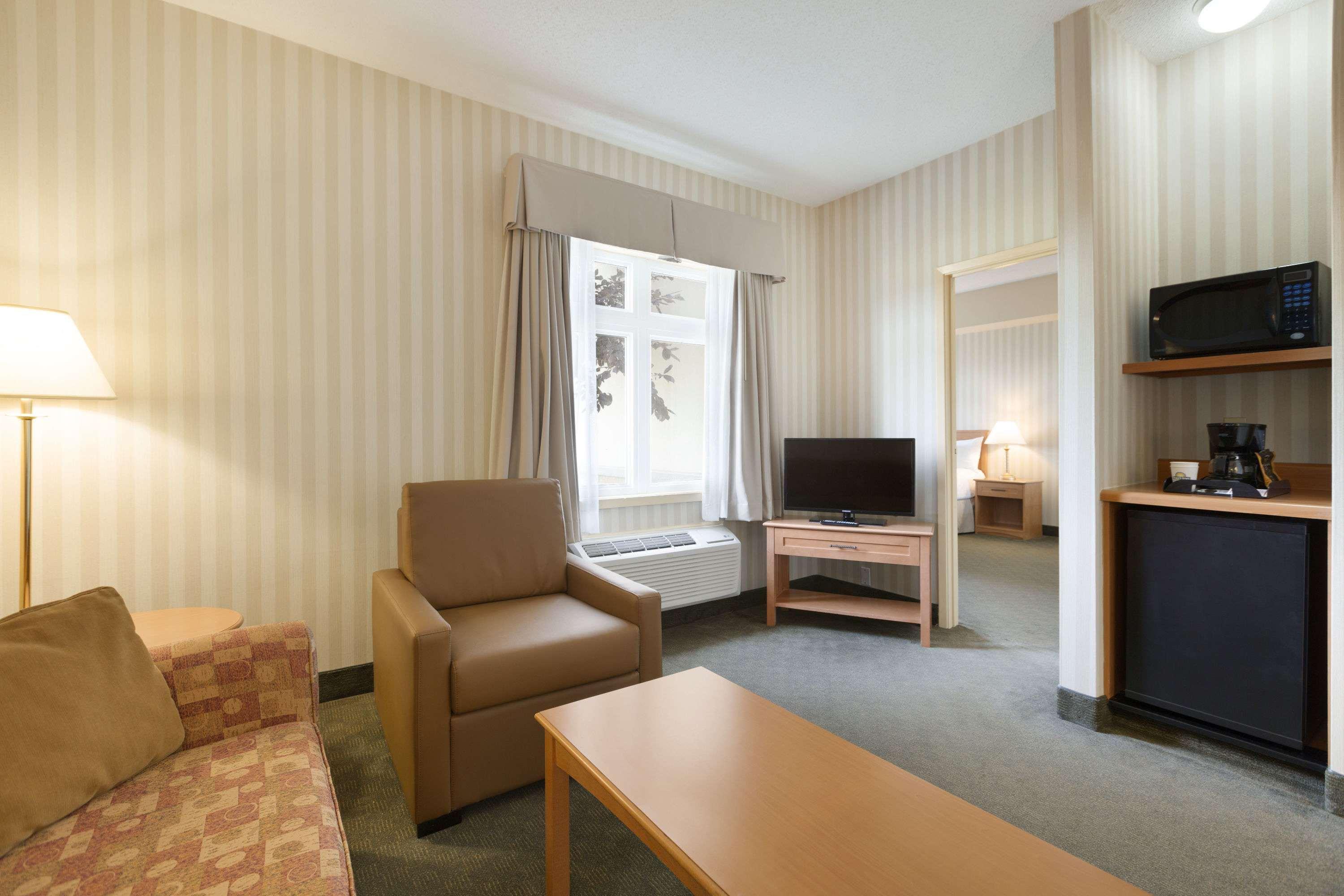 Days Inn By Wyndham Орилия Екстериор снимка